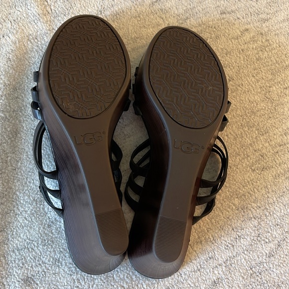 UGG Mattie Leather Wedges Black Size 9. Like new! - Picture 3 of 5